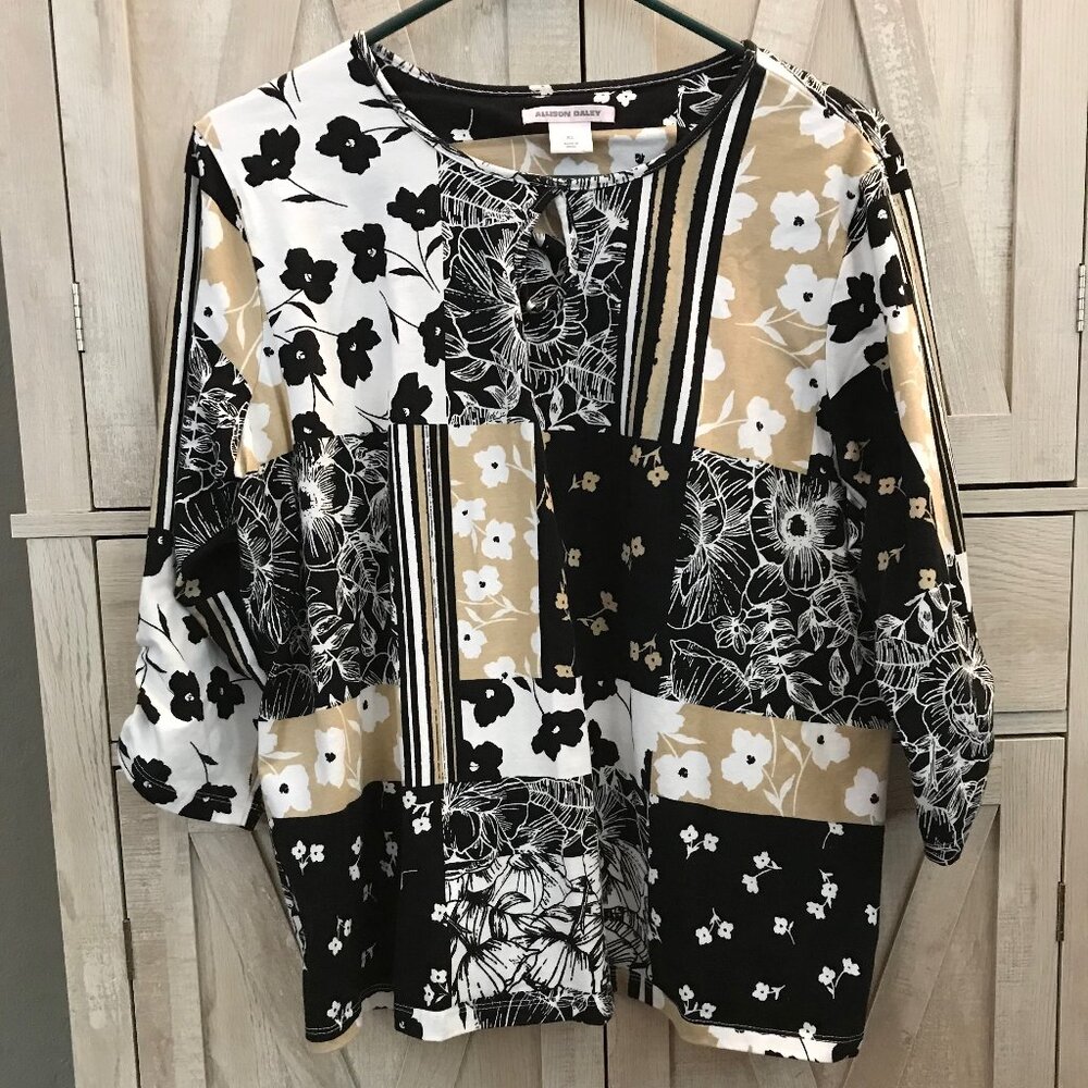 Allison Daley 3/4 Sleeve Woman's Top Size XL - Gently Used - Key-Hole Round Neck